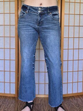S.O.N.G. Mid-Rise Cropped Bootcut Jeans EUC - Junior's Size 5/27